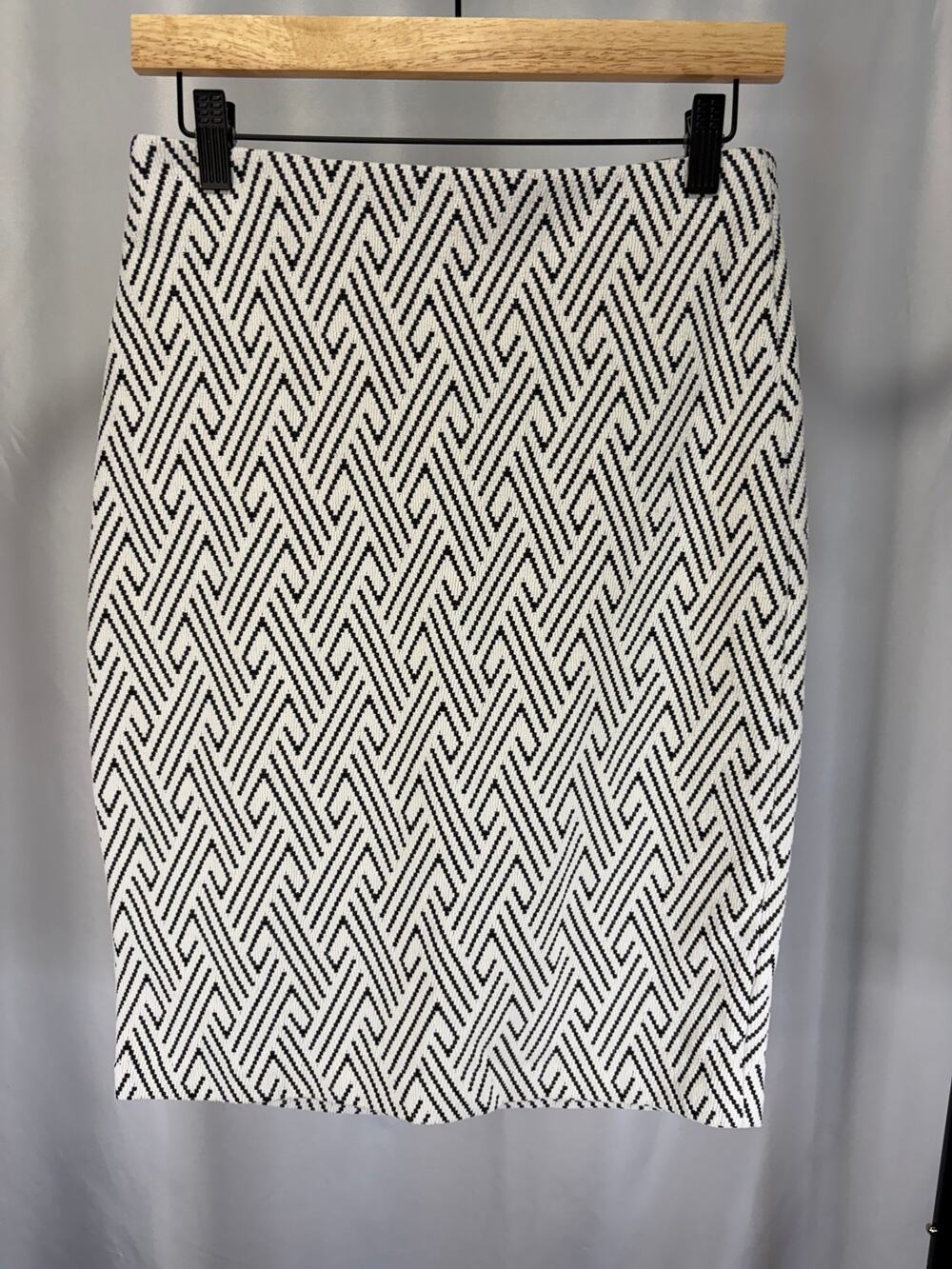Philosophy Republic Clothing Skirt Size 4 Black White Geometric Pencil Gold Zip